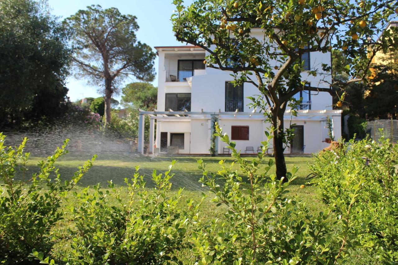 Villa La Conchiglia Rooms Cala Liberotto Bagian luar foto