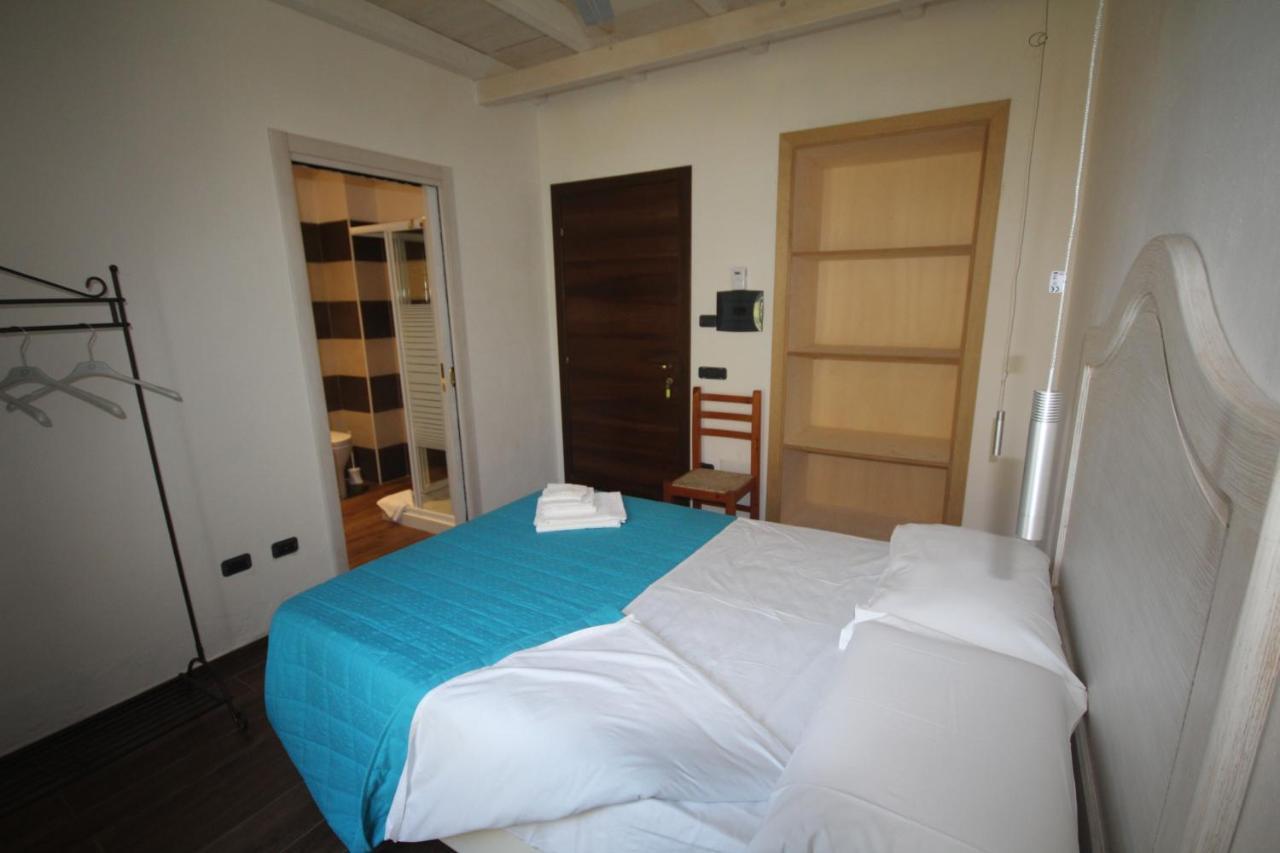 Villa La Conchiglia Rooms Cala Liberotto Bagian luar foto