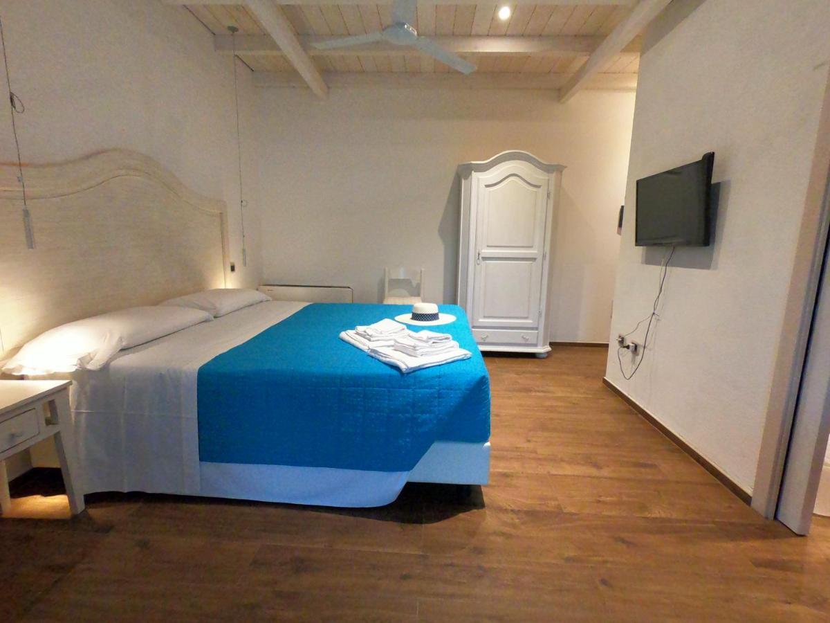 Villa La Conchiglia Rooms Cala Liberotto Bagian luar foto