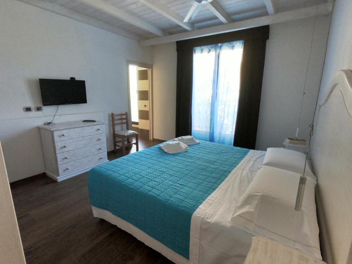 Villa La Conchiglia Rooms Cala Liberotto Bagian luar foto