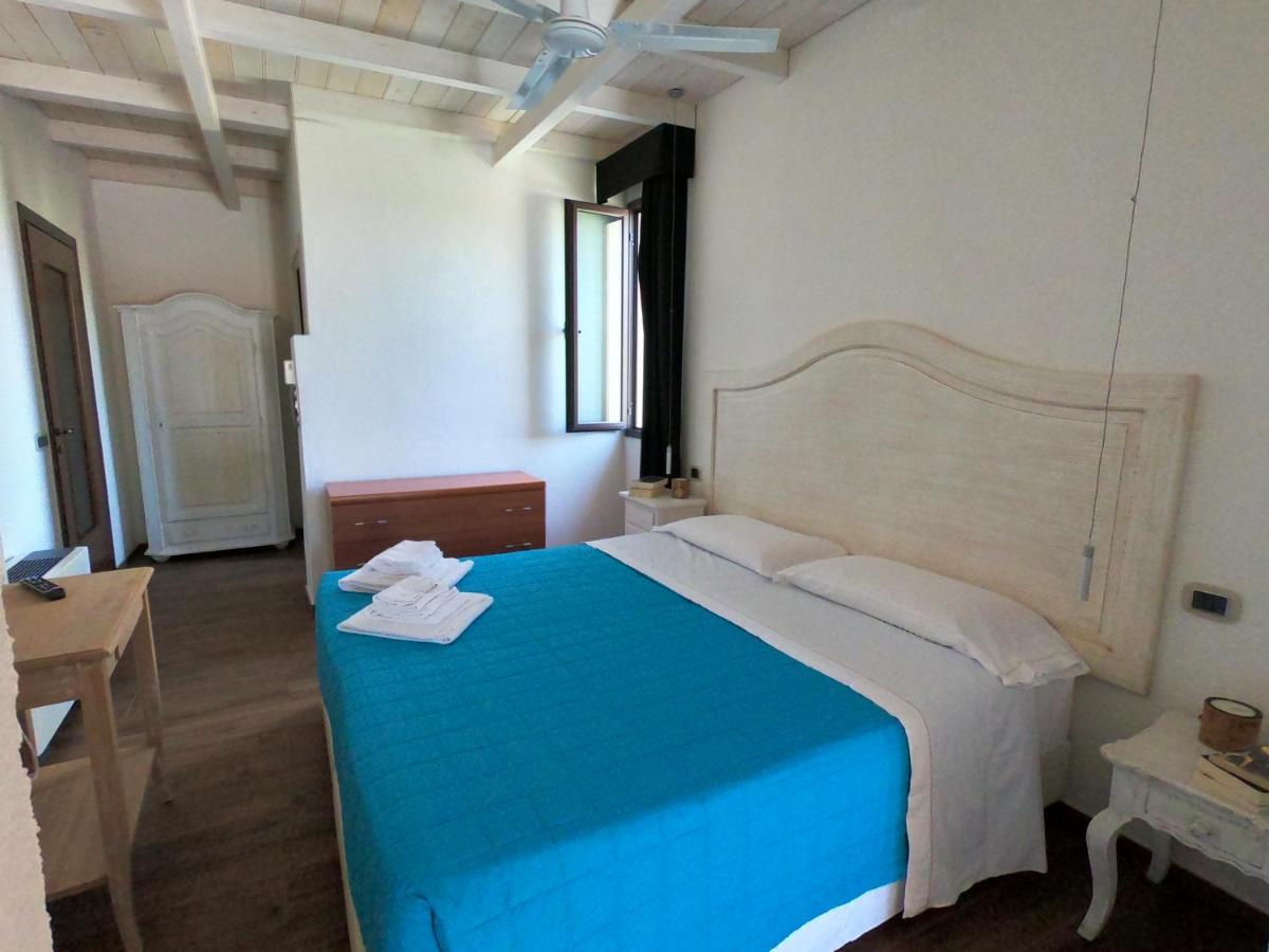 Villa La Conchiglia Rooms Cala Liberotto Bagian luar foto