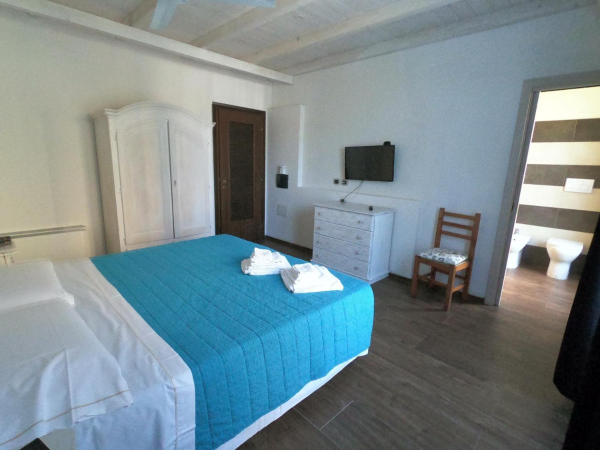Villa La Conchiglia Rooms Cala Liberotto Bagian luar foto