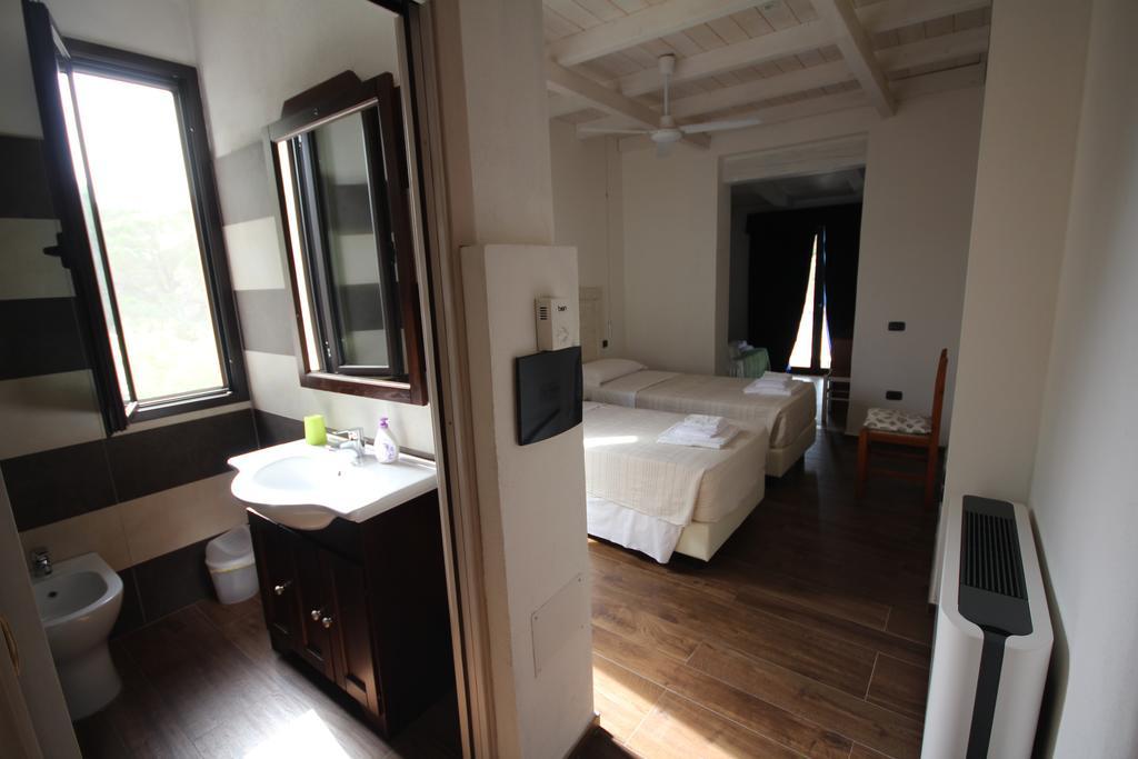 Villa La Conchiglia Rooms Cala Liberotto Bagian luar foto