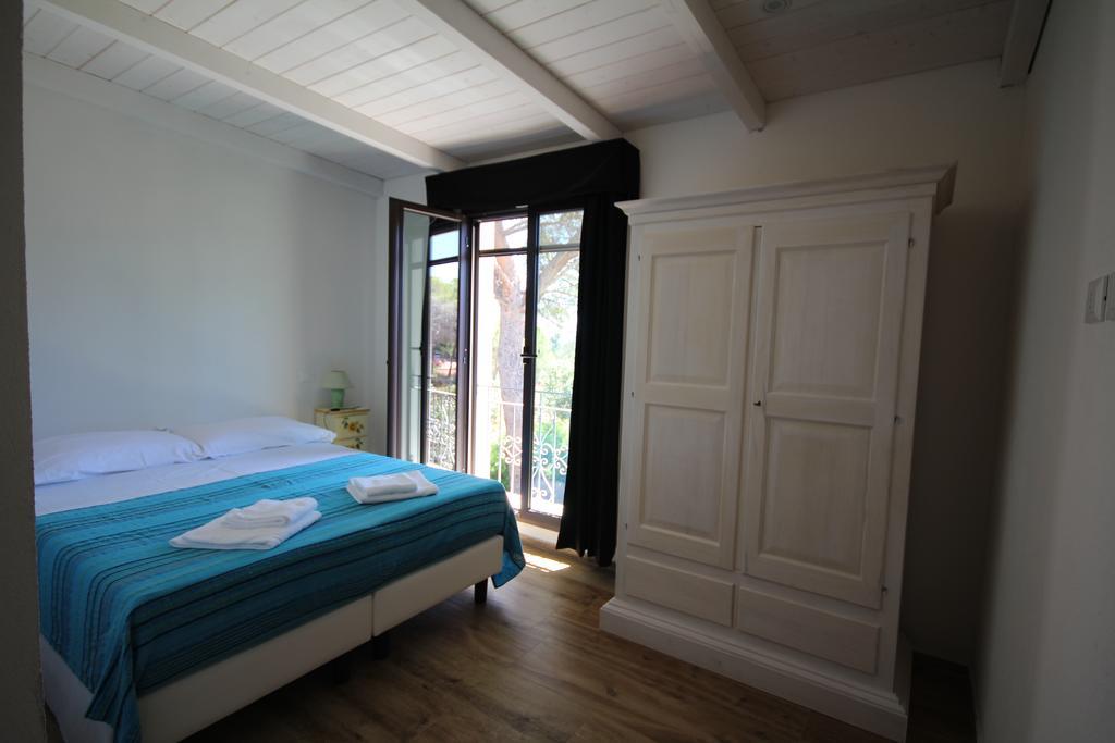 Villa La Conchiglia Rooms Cala Liberotto Bagian luar foto